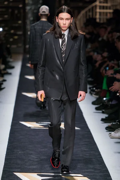 Look 60